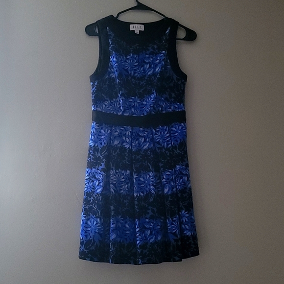 ELLE SIZE 6 BLUE/BLACK FLORAL PRINT! BEAUTIFUL QUILITY MATERIAL! GREAT CONDITION - Picture 4 of 7